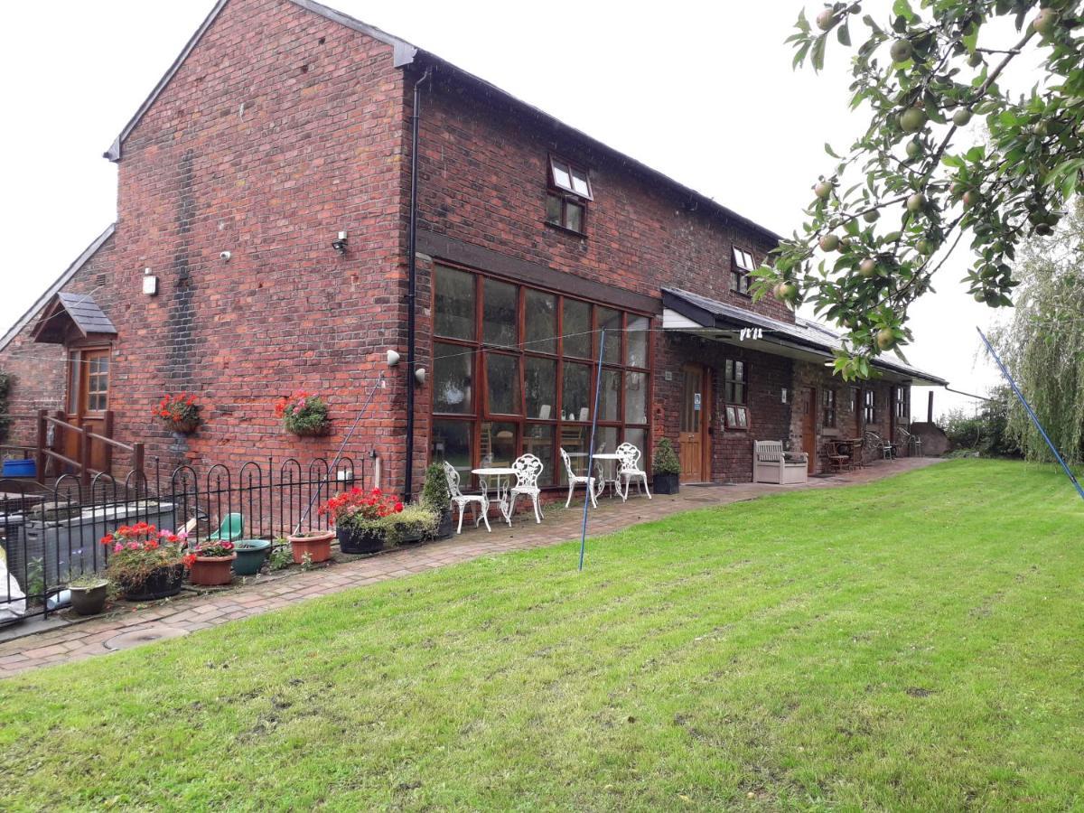 Brook Barn 3* Hale (Merseyside)